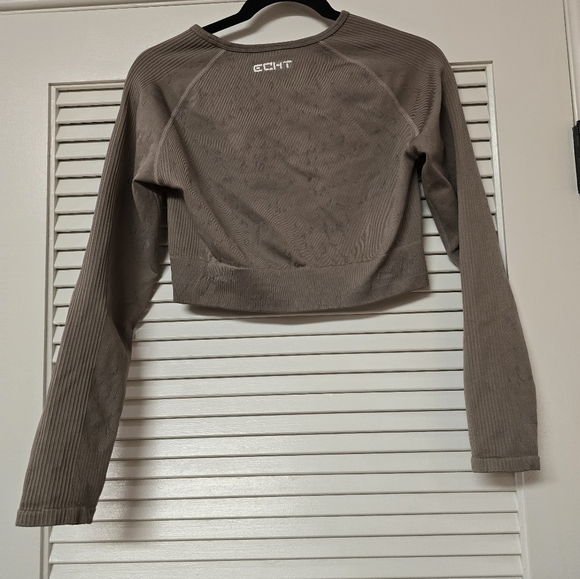 ECHT - Divine Series Workout Athletic Crop Top With Thumb Holes - Picture 2 of 6